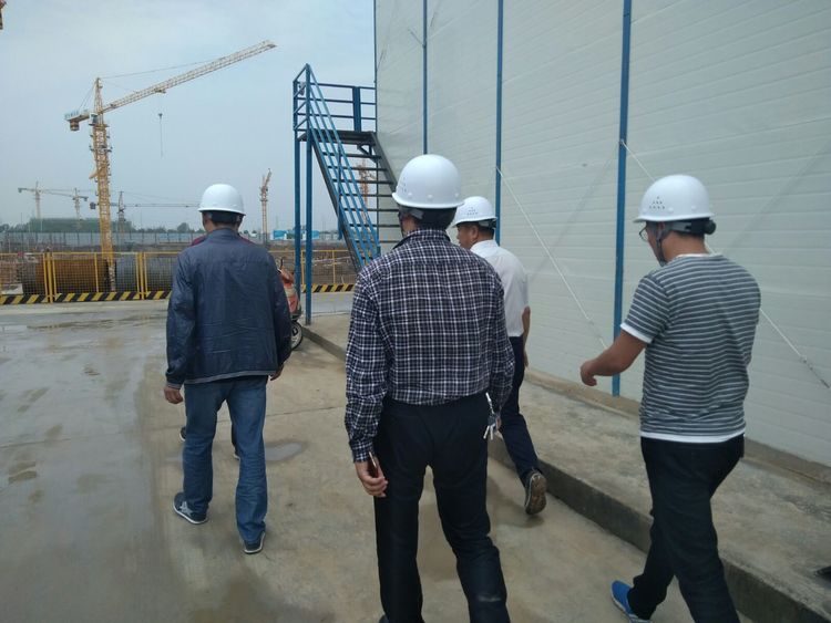 公司領(lǐng)導(dǎo)到濮陽建業(yè)世和府項(xiàng)目指導(dǎo)工作